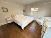 La Jolla White Door Cottage walking distance to beach, cove, shops, &restaurants - Bungalows