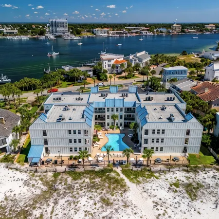 ~Beachfront ~ Spectacular View~Updated ~ Family Friendly~Great Location~