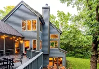 Treehouse: Hot Tub! Firepit! Cozy, Secluded, + Spacious. - 4 estrellas
