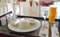 Lion Hotel & Plaza - breakfast