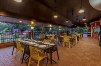 Hotel Hilltop by Fidato Hotels - parking