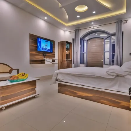 Aatithi Hotel by Grb