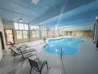 Wyndham Garden Salina Conference Center - ที่มีสระว่ายน้ำ