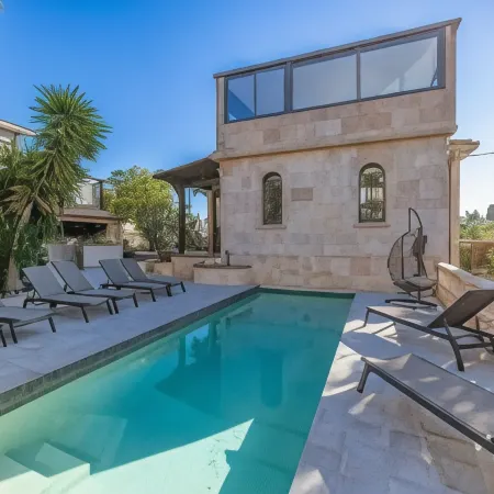 Luxurious Villa with Heated Pool 6Br-12p - Cannes