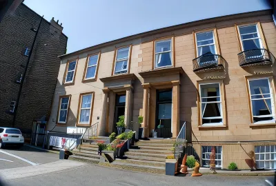 The Salisbury Hotel Hotels in Newington