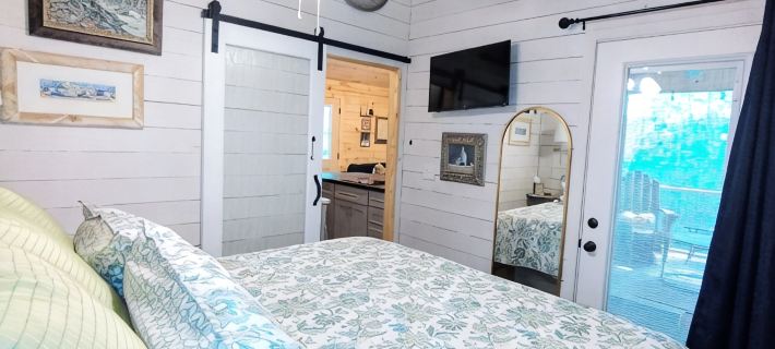 Charming NEW 2 BR Cottage, WiFi & Pet Friendly in Convenient Steele Hotels in St. Clair County