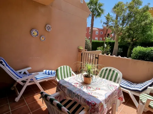 Estudio naturista en planta baja con terraza