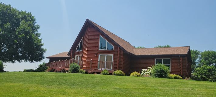 Log Cabin located minutes from Missouri River, airport, I-90,  and downtown. Hotels in Brule County