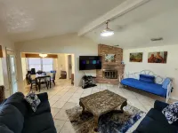 The Middle of EVERYWHERE. 30 min or less to Med. Center, Galleria, Kemah, Nasa - 2-Star