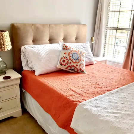 Beautiful 2 bed 2 bath Corner Unit with golf course view-5 minutes from beach