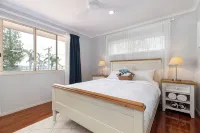 Lovely Waterfront Beach House, Pet-Friendly - Wifi