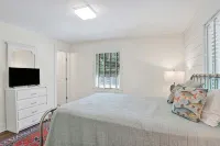 NEW LISTING! Peaceful, Fairhope Cottage - Country Houses