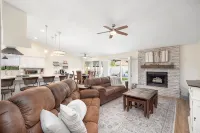 Family Friendly 4Br Retreat w/ Heated Pool, Fire Pit – Near Downtown Gilbert - 욕조