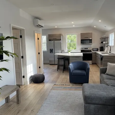 Brand New, Modern and Cozy 1 bedroom, 1 bath cottage! Secluded and convenient.