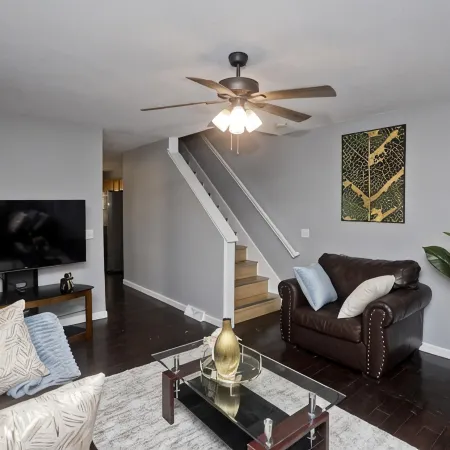 Cozy 3-bedroom Duplex1 with WiFi, AC in peaceful Springfield