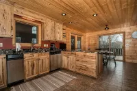 Luxury Lodge Near Galena, Field of Dreams & Skiing, 6 Private Suites - Boutique