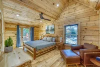 Family Retreat in This Gorgeous Log Cabin Overlooking the Arkansas Grand Canyon! - Hytter