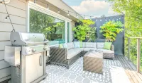 Quintessential Seattle Views, Water/Mtns, w HotTub - 按摩浴缸