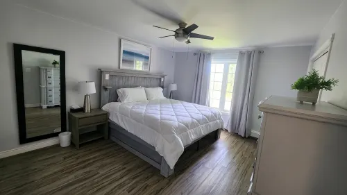 Gamwell Getaway - Spacious 5 Bedroom Home with 2 Living Areas! - Homestays