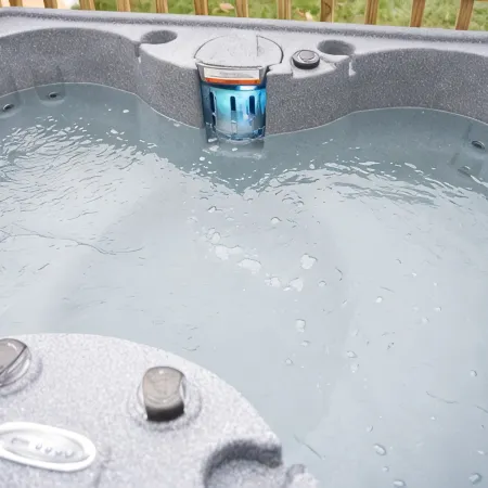 Townhouse mins to UofL & Churchill Downs/hot tub