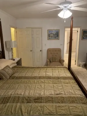 Open 3 BR 2 Bath Home with Private Pool, Wi-Fi, 5 Minutes to Cable Beach - 2성급