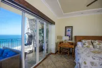 Luxury 3 Bedroom/3.5 Bath Condo overlooking Jaco Beach. - gimnasio