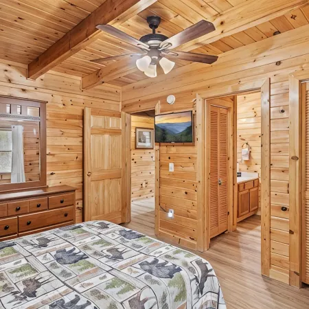 SMOKY MTN STAYS OFF LAKE w/POOL & HOT TUB