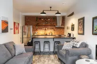 Two Bedroom Loft in Fernie's Historic Downtown - Wifi