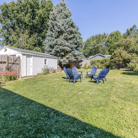 Modern Bungalow: spacious 3BR home near downtown Champaign & campus