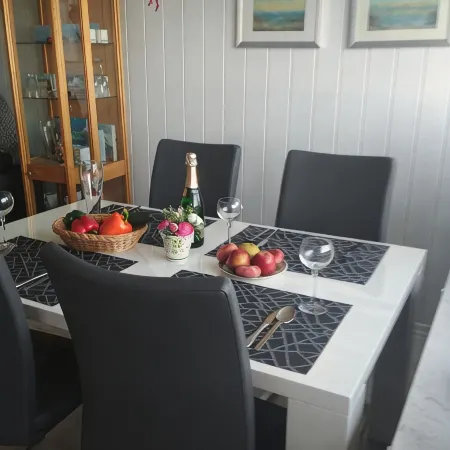 Apartment with Lake View, Beach 250m, with W-Lan, Dishwasher, Microwave