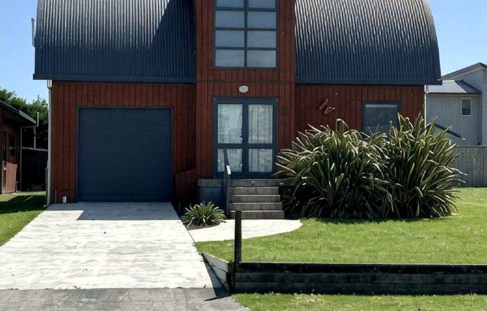 After Dune Delight 3 Bedroom, 2 Bathroom, fully fenced Home