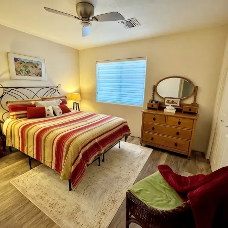 Located@Heart of Sedona.3/2.HotTub.King+2 Queens,FirePit.Fully Fenced for Fido!