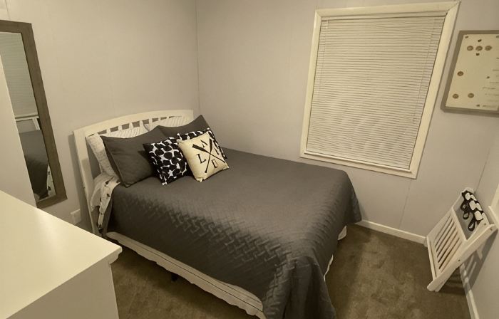 Cute, cozy, updated cottage just steps from gorgeous Houghton Lake