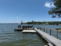 Large Lakehouse. Sleeps 17. Dock. Paddleboard. Flat Lot. Kayaks. Big Lake Views. - ジャグジー