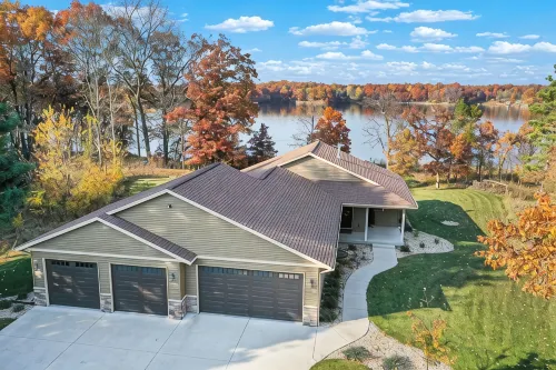 Brand New 2021 4 BR + den Lake House minutes to world class golf. - 4 stjerner