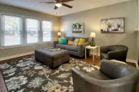 "Broken Arrow 3-Bedroom Retreat – Cozy, Family-Friendly with WiFi & AC - Homestays