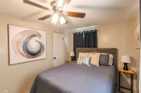 Charming 2-bedroom casita with WiFi, AC in fabulous Albuquerque, New Mexico - บังกะโล