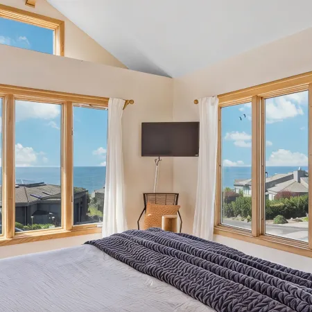 Pelican's Rest, by Vinifera Homes