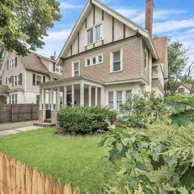 Beautiful 4BR 2 Bathroom House with Parking Hotel Exterior