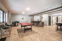 Yellowstone Luxury Cabin, Hot Tub, Game Room,EV Hookup,Massive Deck,5Bed/3.5Bath - 4-Star