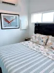 The Spoonbill Guest House at Goose Island Flats 1BR 1BA - 4성급