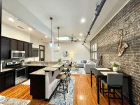 Charming 2-bedroom 2-bath condo with AC and WiFi in pleasant Downtown Hammond! - Boutique