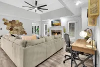 Exclusive Hanover Retreat Near Mall of GA - Bungalows