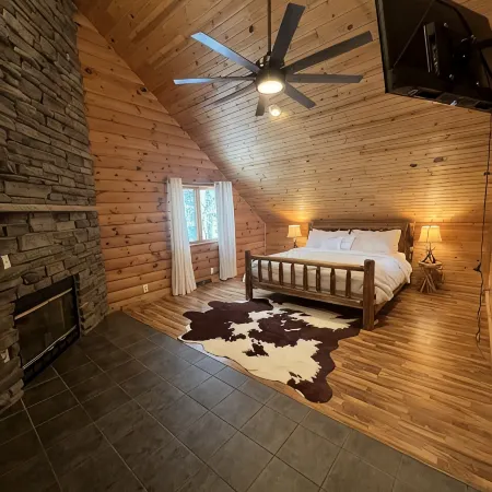 Cozy Log Cabin - Nature Escape - 5 Acres