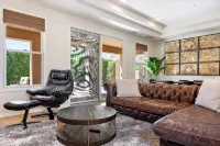 Chandler Keep – Medieval Spanish Villa, BBQ Courtyard & Prime South Chandler - 4성급