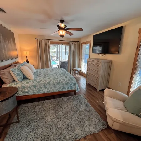 Mason Creek Lodge - Waterfront Pool Home - Fishing - Scalloping