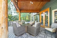 Charming Lakefront Log Cabin - Chalets