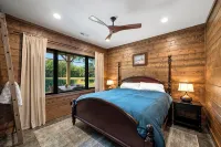 Cedar Cove Cabin, Private Beach near Galena - Alphydda