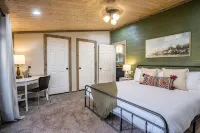 New!!!Thuja Hideaway next to NewRiverGorge. Amazing star gazing. Pet friendly! - 3-Star