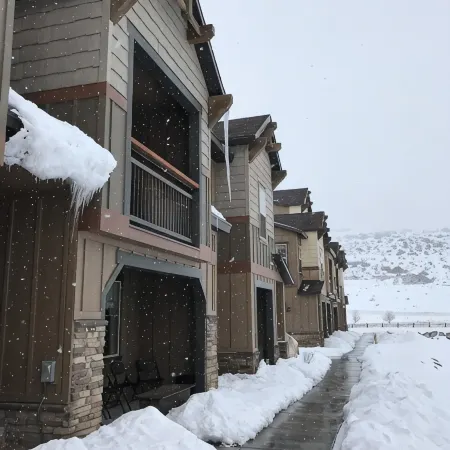 Luxury Condo Park City- Private Hot Tub, Near Ski Resorts, bike trails, & golf.